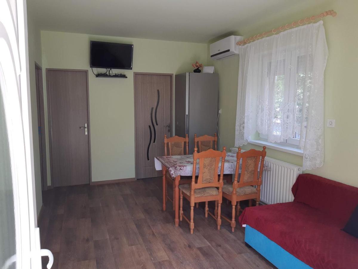 Rozsa Apartment Hajdúszoboszló Esterno foto